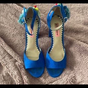 Bestsey Johnson Pom Pom heals